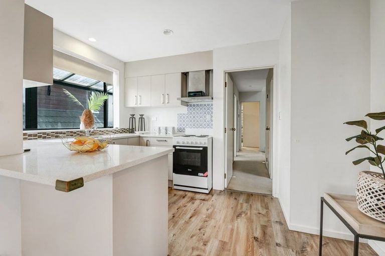 Photo of property in 1/21 Jumento Place, Unsworth Heights, Auckland, 0632