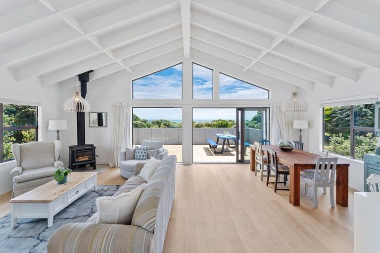 Photo of property in 106 Field Way, Waikanae Beach, Waikanae, 5036