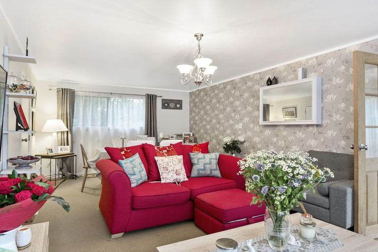 Photo of property in 10 Roger Guy Place, Welcome Bay, Tauranga, 3175