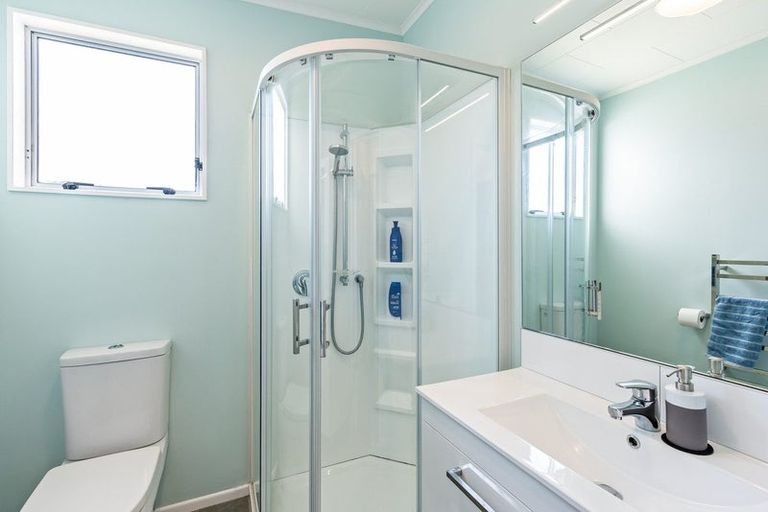 Photo of property in 5 Eruini Street, Waikanae Beach, Waikanae, 5036