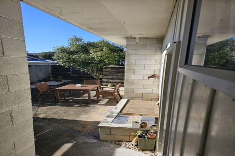 Photo of property in 2/5 Danvers Street, Havelock North, 4130