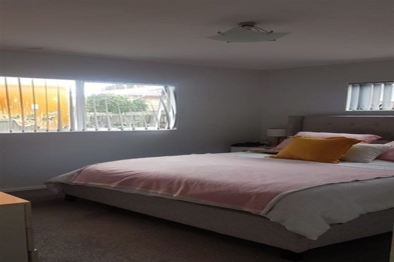 Photo of property in 2/103 Hutchinson Avenue, New Lynn, Auckland, 0600