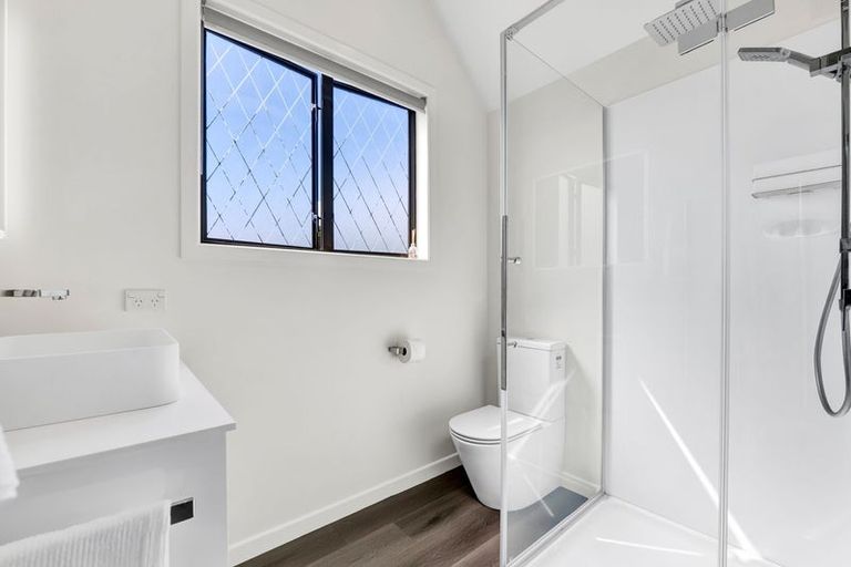 Photo of property in 76a Paynters Avenue, Strandon, New Plymouth, 4312