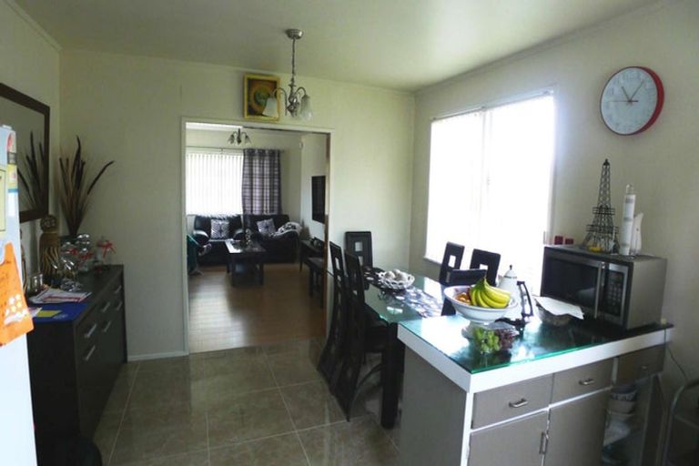 Photo of property in 33 Universal Drive, Henderson, Auckland, 0610