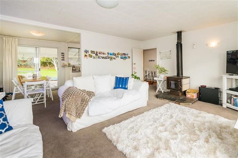 Photo of property in 12 William Souter Street, Forrest Hill, Auckland, 0620
