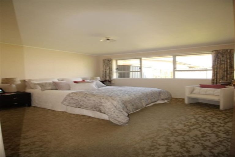 Photo of property in 2/22 La Perouse Street, Botany Downs, Auckland, 2010