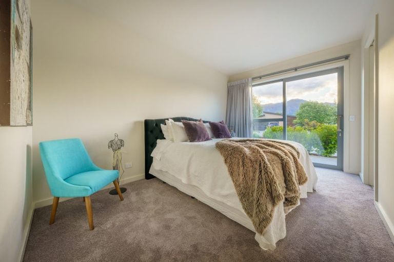 Photo of property in 10 Bevan Place, Wanaka, 9305