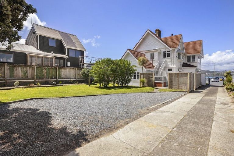Photo of property in 212 Queens Drive, Lyall Bay, Wellington, 6022