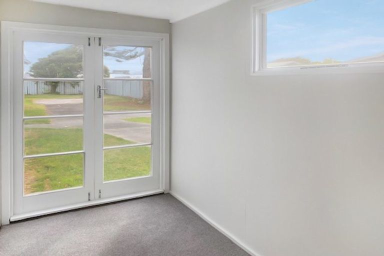 Photo of property in 17 Shortt Street, Foxton Beach, Foxton, 4815