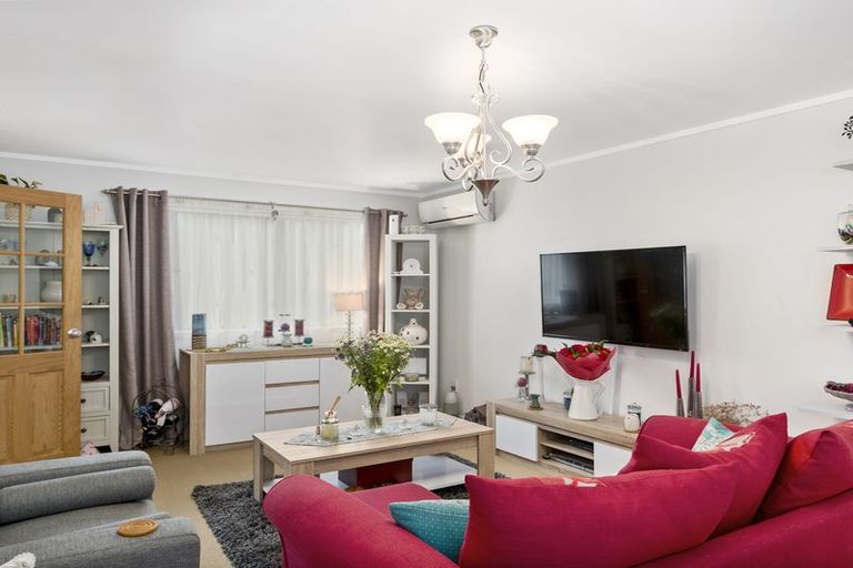 Photo of property in 10 Roger Guy Place, Welcome Bay, Tauranga, 3175