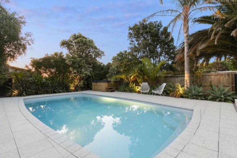 Photo of property in 131 Vauxhall Road, Narrow Neck, Auckland, 0624