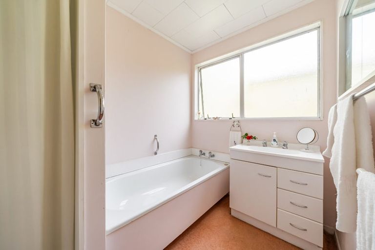 Photo of property in 7 Roband Crescent, Brown Owl, Upper Hutt, 5018