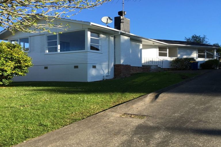 Photo of property in 16 Linley Place, Hillcrest, Auckland, 0627