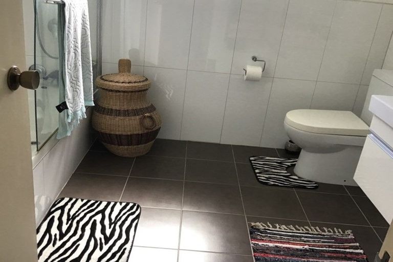 Photo of property in 55 Hobsonville Road, West Harbour, Auckland, 0618