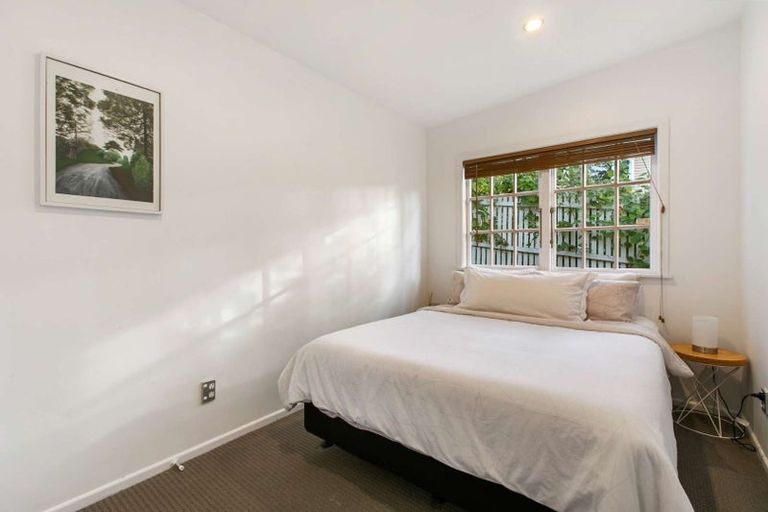 Photo of property in 49 Roslyn Terrace, Stanley Point, Auckland, 0624