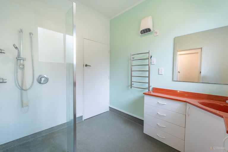 Photo of property in 60 Timaru Road, Waimate, 7924