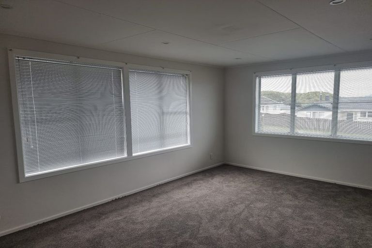 Photo of property in 32 Rangituhi Crescent, Takapuwahia, Porirua, 5022