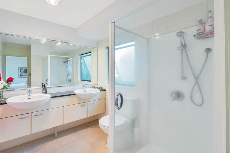 Photo of property in 2/19a Seaview Road, Castor Bay, Auckland, 0620