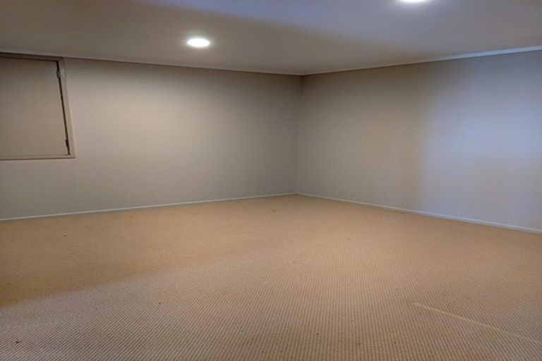 Photo of property in 29 Marina View Drive, West Harbour, Auckland, 0618