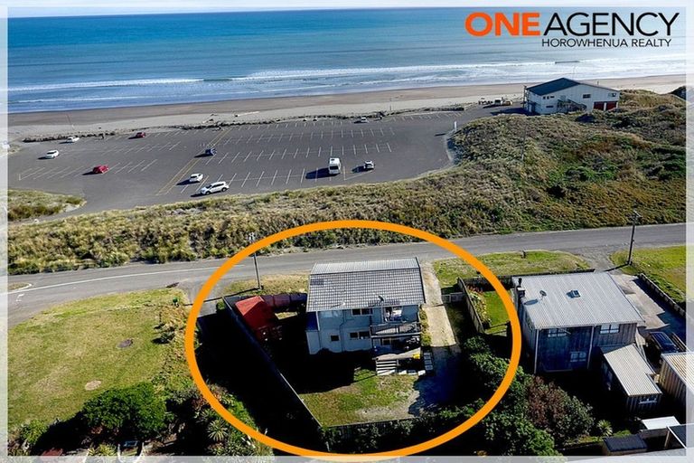 Photo of property in 3 Marine Parade North, Foxton Beach, Foxton, 4815
