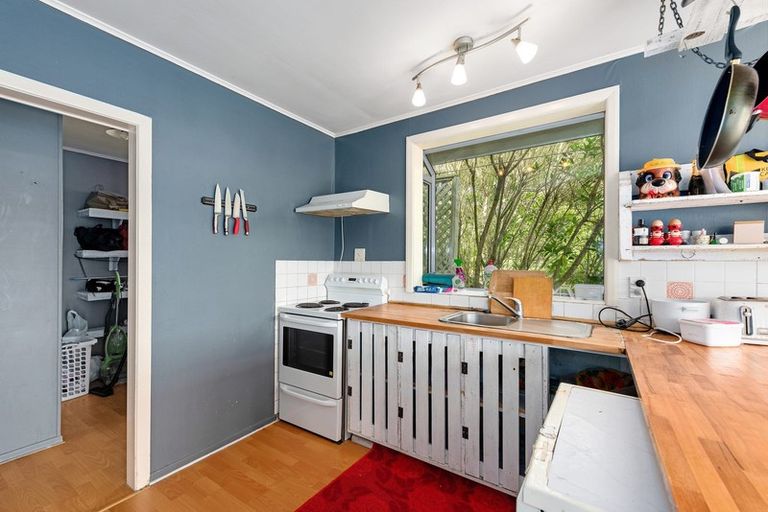 Photo of property in 32 Castle Crescent, Stokes Valley, Lower Hutt, 5019