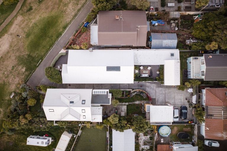 Photo of property in 7 Marine Parade, Seatoun, Wellington, 6022