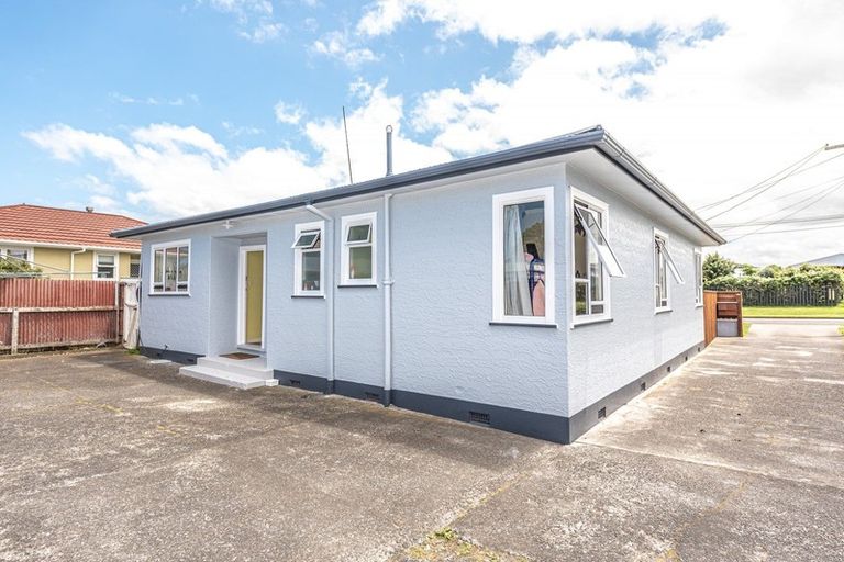 Photo of property in 8 Taupata Street, Castlecliff, Whanganui, 4501