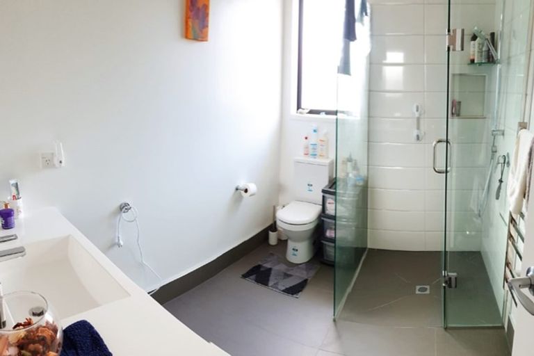 Photo of property in 28 Kilmacrennan Drive, Rosehill, Papakura, 2113