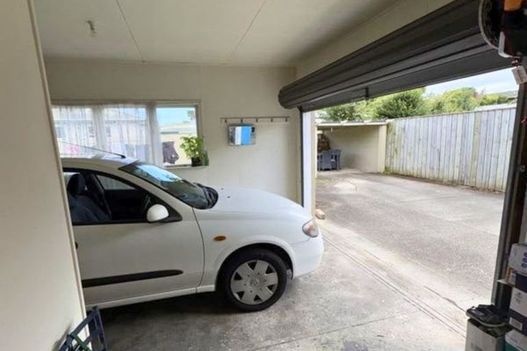 Photo of property in 351 Oxford Street, Levin, 5510