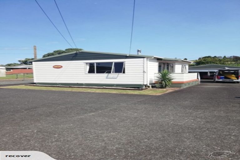 Photo of property in 23 Orere Point Road, Orere Point, Papakura, 2585