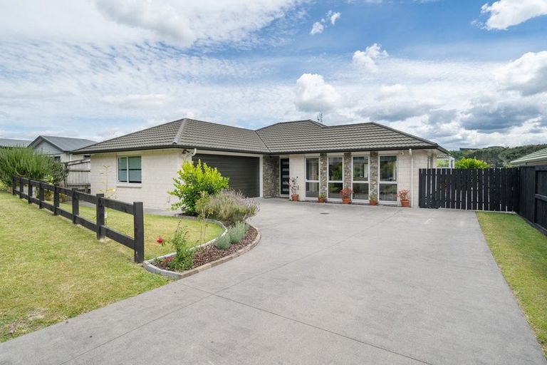 Photo of property in 14 Rochfort Crescent, Pyes Pa, Tauranga, 3112