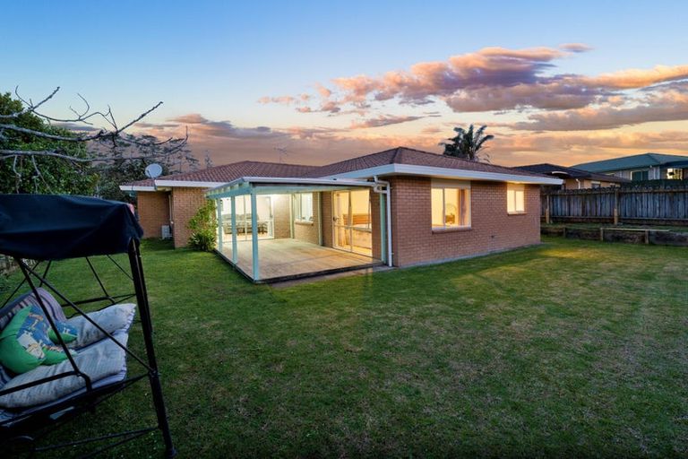 Photo of property in 17 Greenberry Drive, Ranui, Auckland, 0612