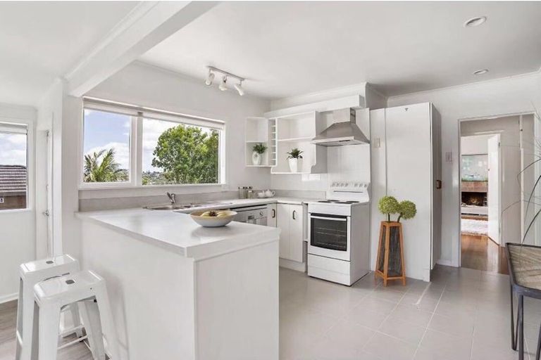 Photo of property in 1/40 Carlisle Road, Browns Bay, Auckland, 0630
