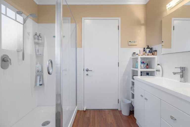 Photo of property in 9 Taylor Place, Merrilands, New Plymouth, 4312