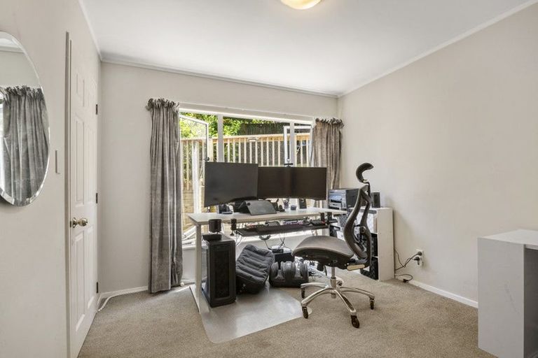 Photo of property in 20 Tenbless Court, Unsworth Heights, Auckland, 0632