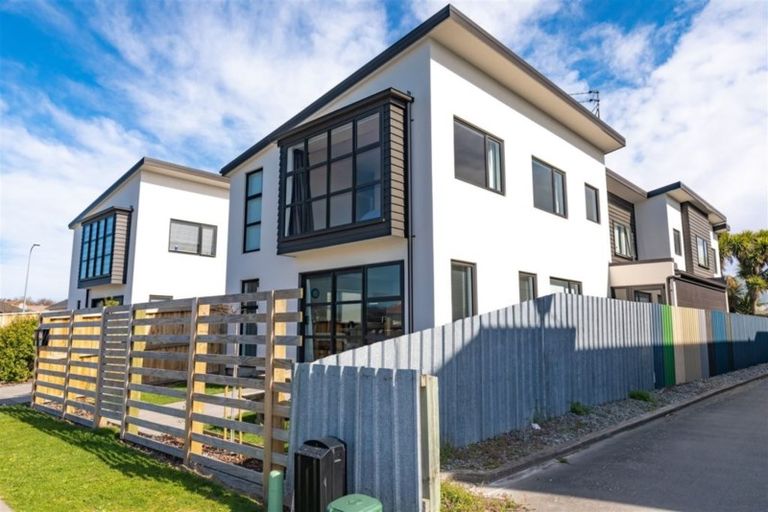 Photo of property in 12 Broadbent Street, Riccarton, Christchurch, 8041