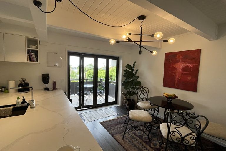 Photo of property in 2/40 Kitchener Road, Milford, Auckland, 0620