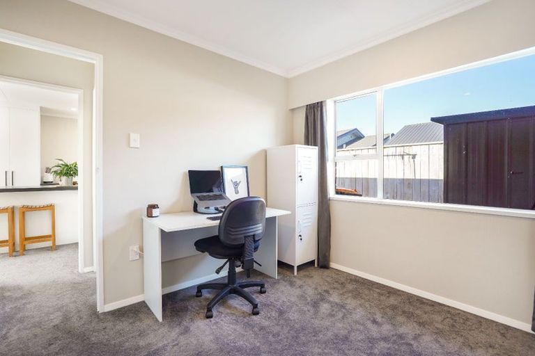 Photo of property in 12c Colombo Street, Hokowhitu, Palmerston North, 4410