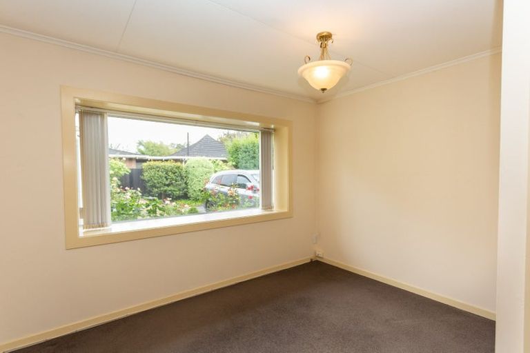 Photo of property in 1/208 Memorial Avenue, Burnside, Christchurch, 8053