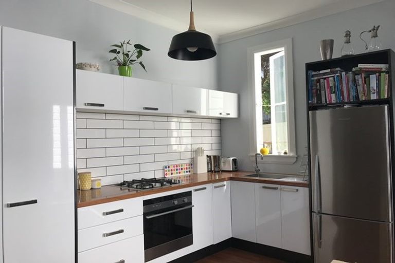 Photo of property in 7 Royal Street, Berhampore, Wellington, 6023