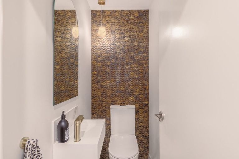 Photo of property in 307a Mount Pleasant Road, Mount Pleasant, Christchurch, 8081