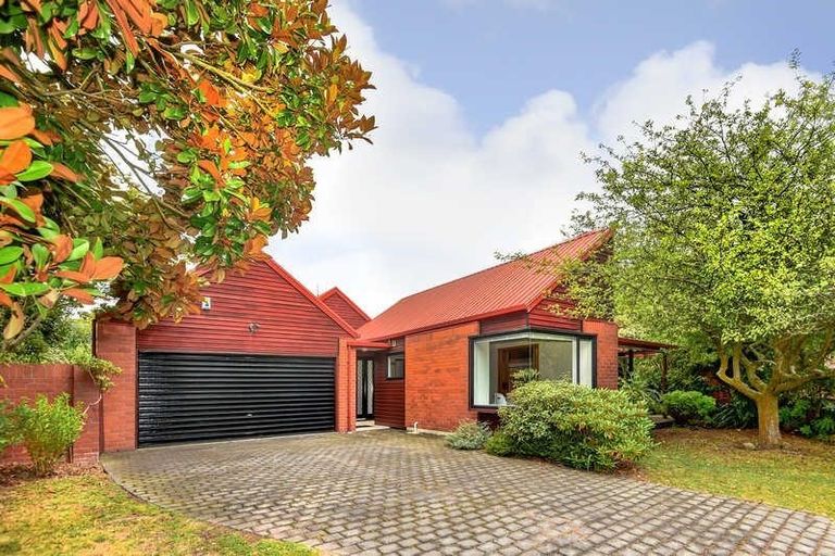 Photo of property in 12 Rembrandt Place, Burnside, Christchurch, 8053