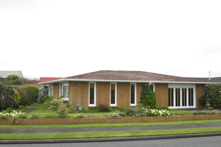 Photo of property in 25 Manu Crescent, Upper Vogeltown, New Plymouth, 4310