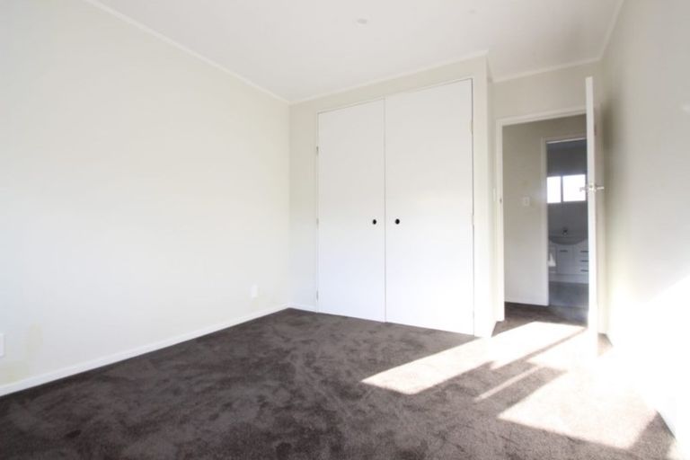 Photo of property in 12 Pinedale Place, Henderson, Auckland, 0610