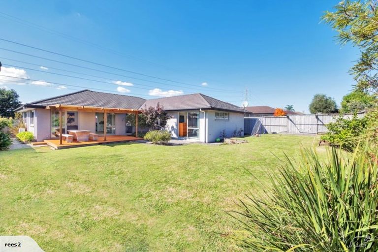 Photo of property in 220 Harbourside Drive, Karaka, Papakura, 2113