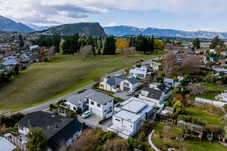 Photo of property in 15 Faulks Terrace, Wanaka, 9305
