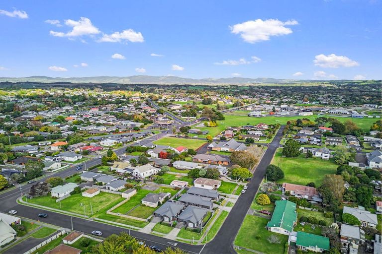 Photo of property in 16 Domain Street, Waiuku, 2123
