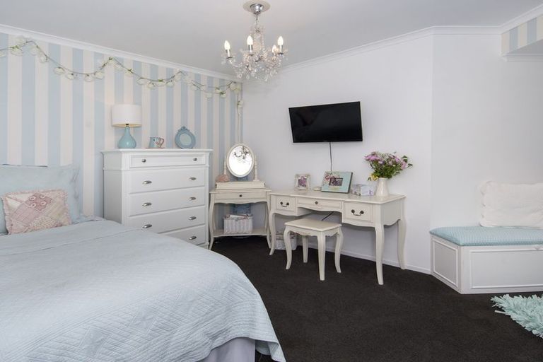 Photo of property in 10 Roger Guy Place, Welcome Bay, Tauranga, 3175