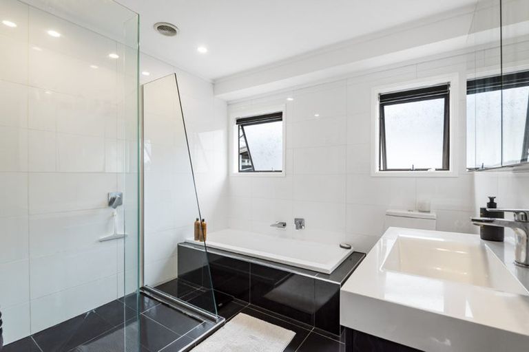 Photo of property in 1/38 Birkdale Road, Birkdale, Auckland, 0626