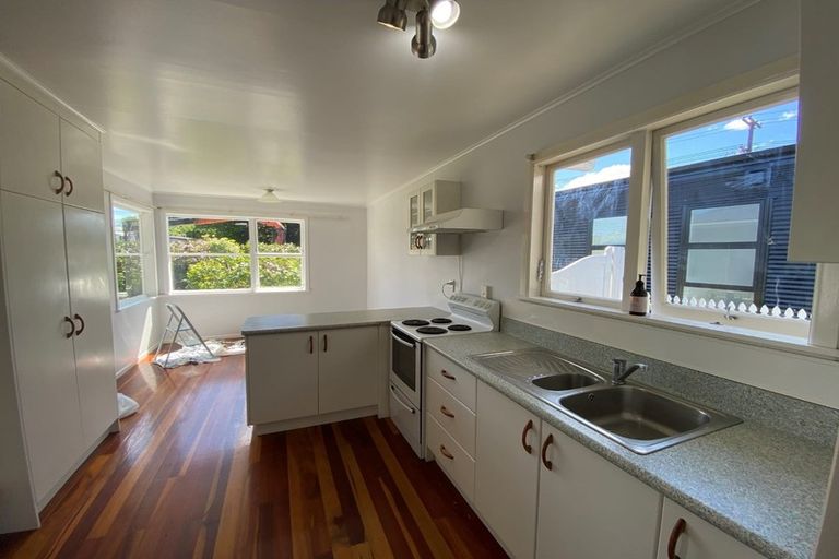 Photo of property in 19 Great North Road, Saint Johns Hill, Whanganui, 4501